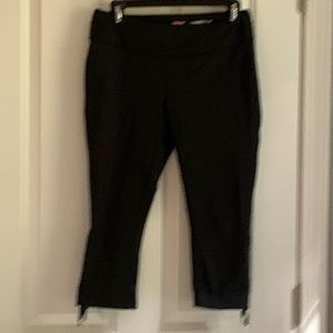 Lucy capri workout pants pre loved but great condition!
